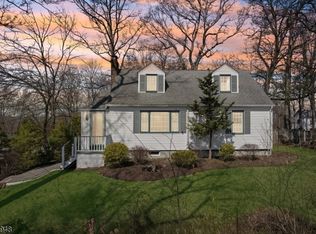 704 Long Hill Rd, Gillette, NJ 07933