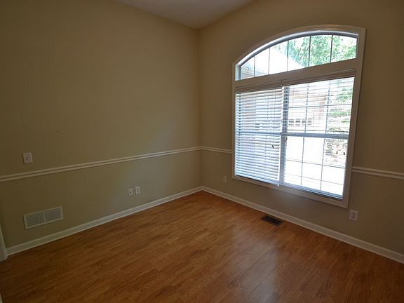 2nd image of 5001 Lake Forest Dr SE