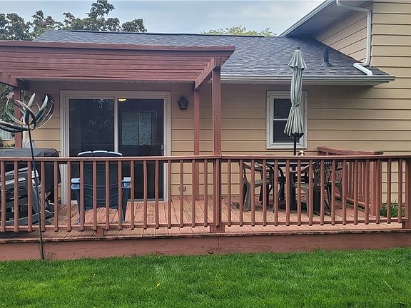 5th image of 157 Hemlock Dr