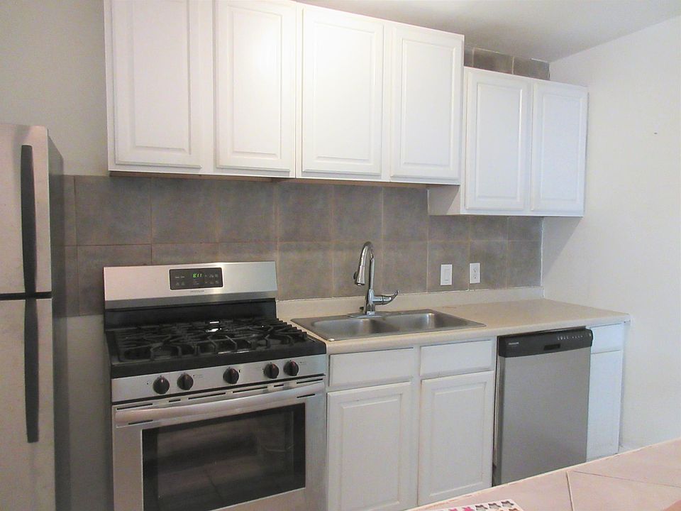 1st image of 216 Marshall St APT 3