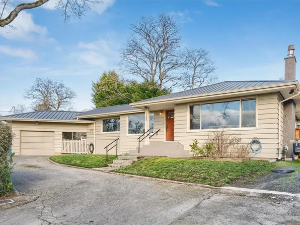 1790 Keith Pl, Saanich, BC V8P 1E4