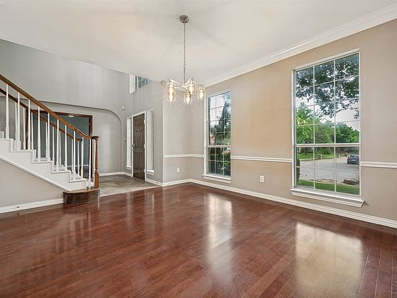 2nd image of 1302 Charlotte Way
