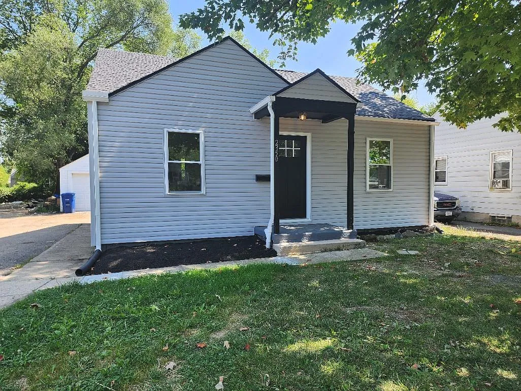 2350 Joyce Ave photo 1
