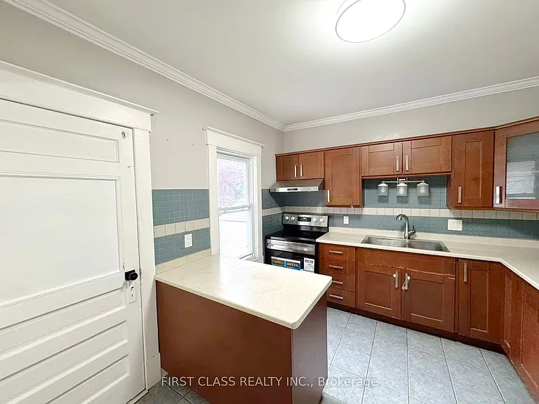 9 Grantham Ave S — Photo 19
