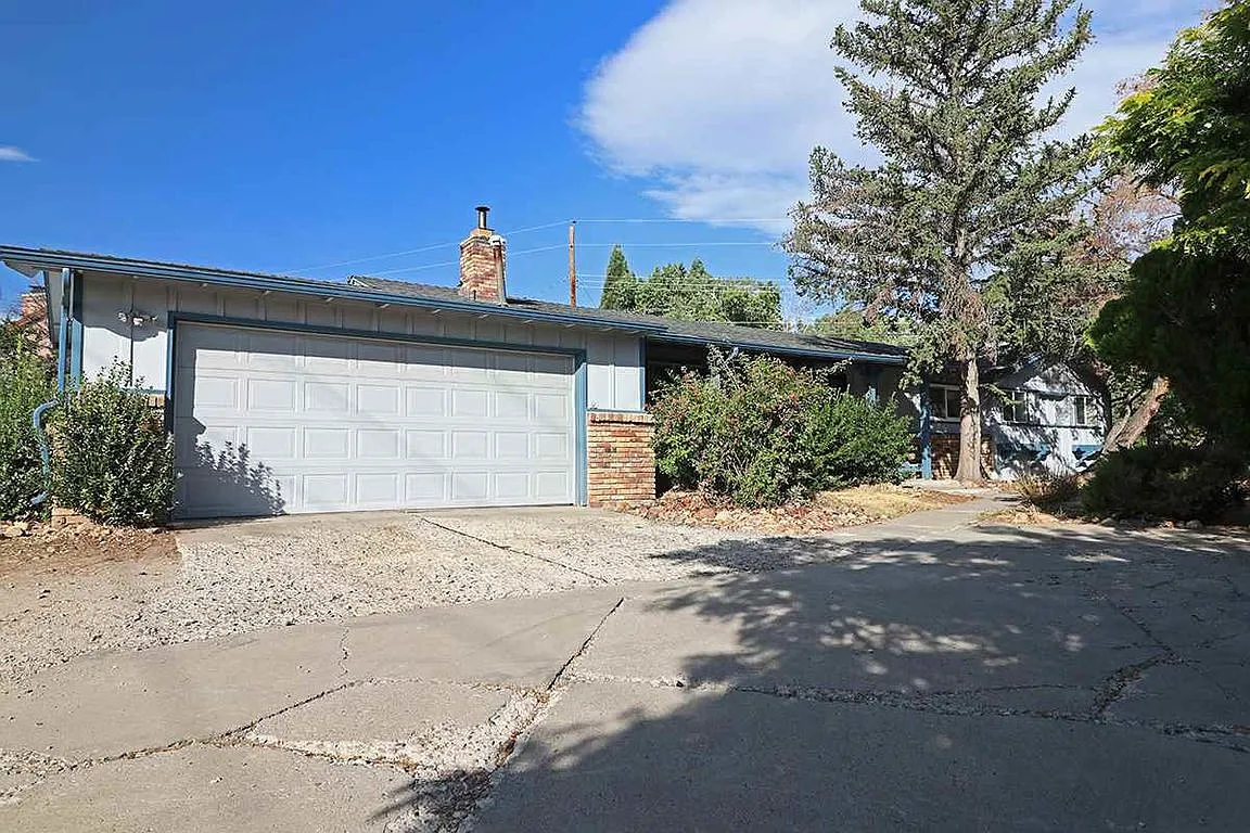 3282 Susileen Dr photo 1
