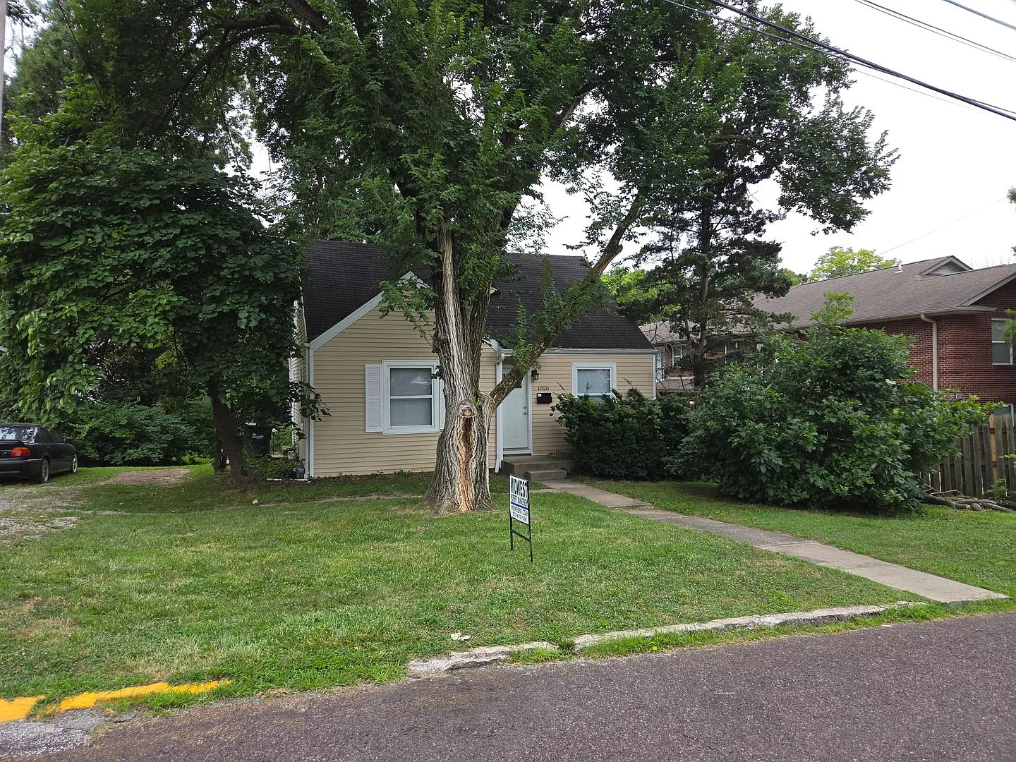 3 bd, 2 ba house in east campus across from Boone Hospital, walk to campus and downtown, great sh... — Photo 1