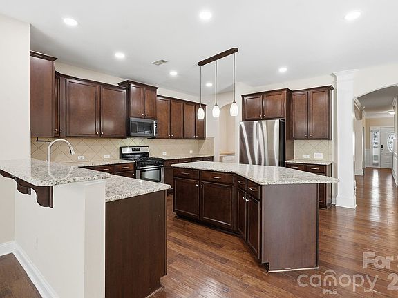 4th image of 347 Windy Pine Dr