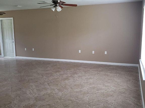 3rd image of 828 Meadow Ln