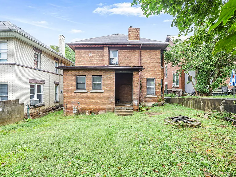 Greenwood Ave — Photo 39