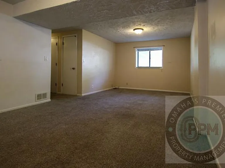 8803 S 143rd St — Photo 12