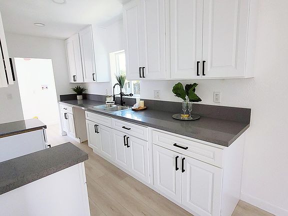 5th image of 242 W 58th St Unit 1/2