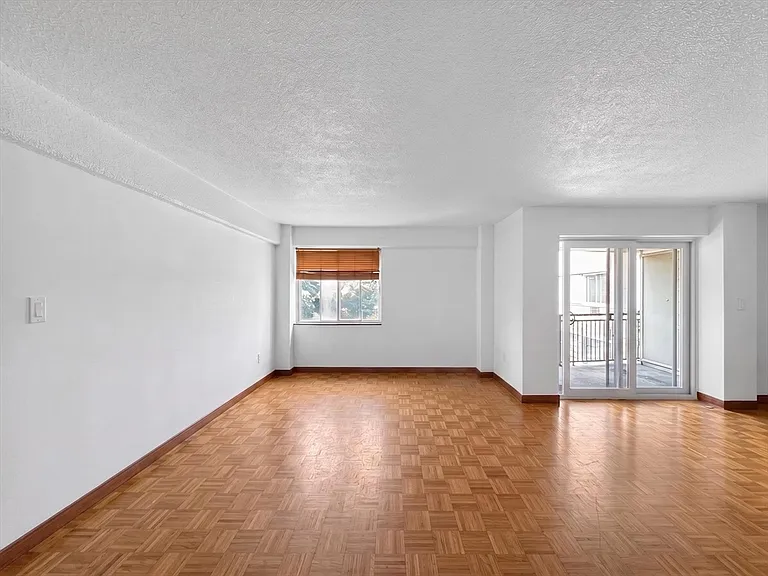 1025 Hancock St #8C — Photo 8