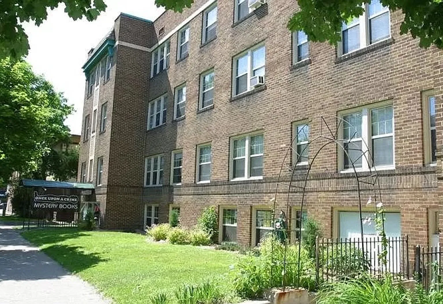Garfield Apartments — Photo 2
