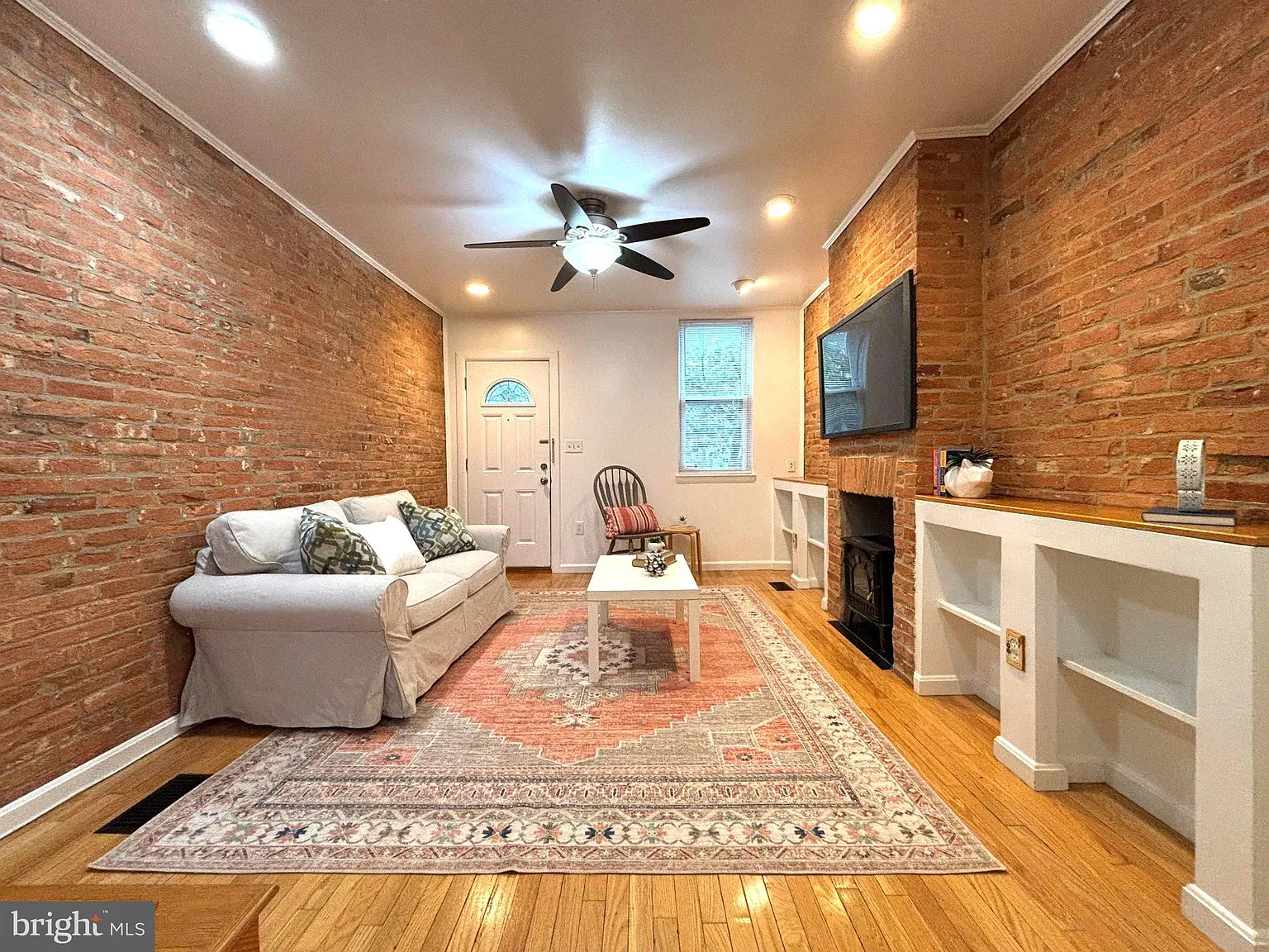 3 bed, 3.5 bath, 1346 sqft, $2,949 — Photo 3
