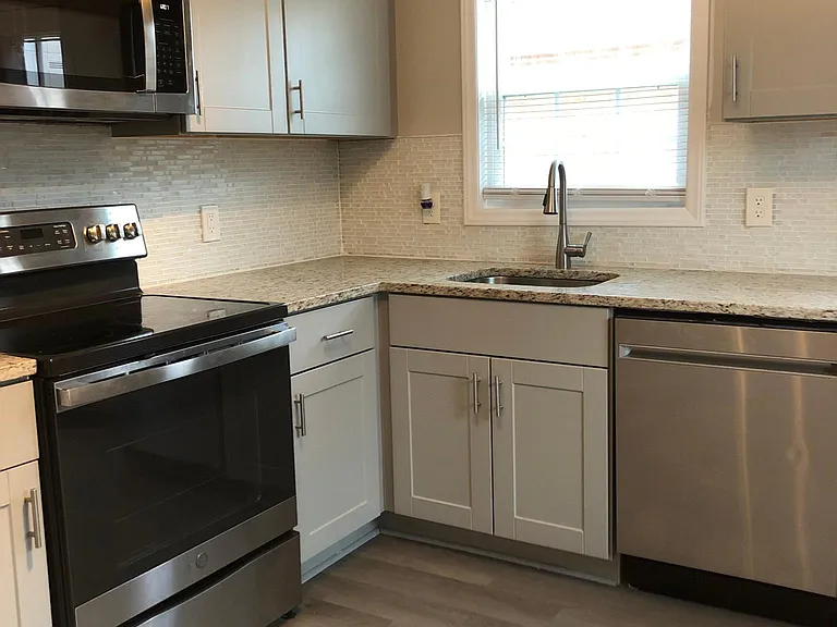 520 Cecil St — Photo 11