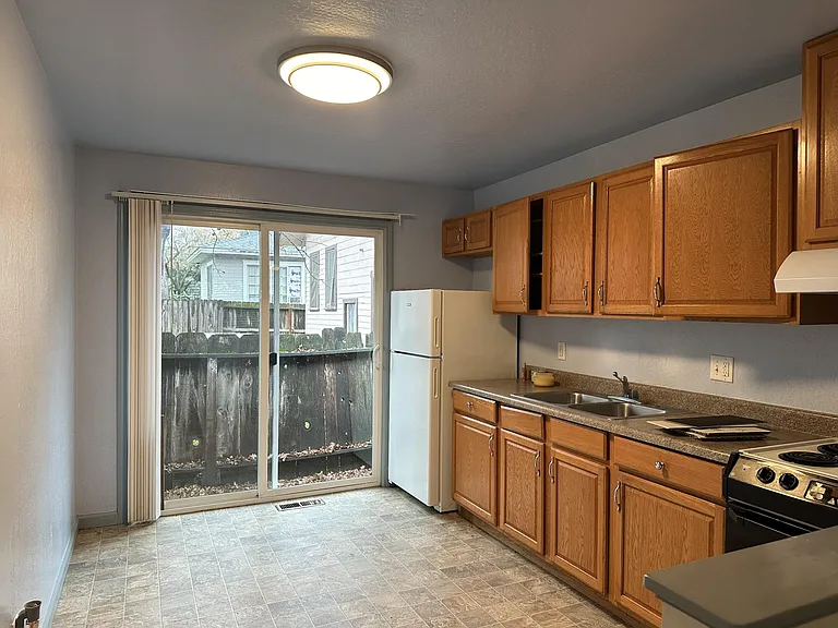 1121 Chestnut St — Photo 7
