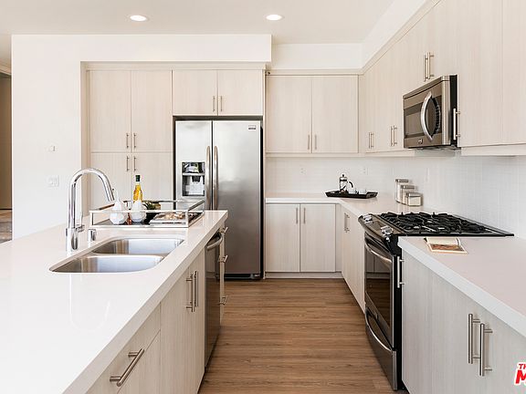3rd image of 2111 N Cahuenga Blvd Unit 15