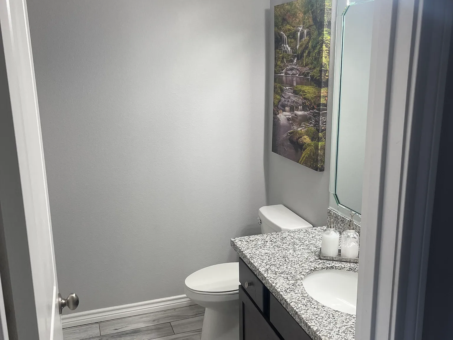 5 bed, 2.5 bath, 2624 sqft, $3,000 — Photo 3
