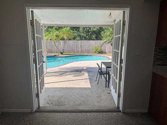 5th image of 5909 Sunderland Dr