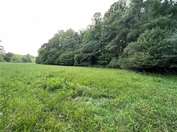 900 Old Westfield Rd, Pilot Mountain, NC 27041