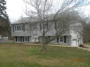 28 Slope Dr, Hackettstown, NJ 07840