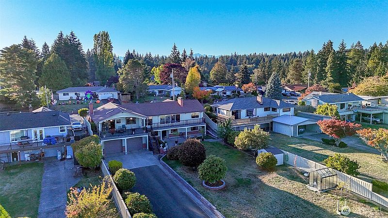 3rd image of 3218 Viewcrest Drive NE