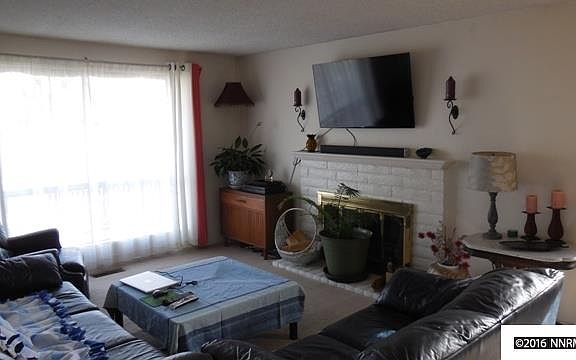 3rd image of 828 Woodglen Dr