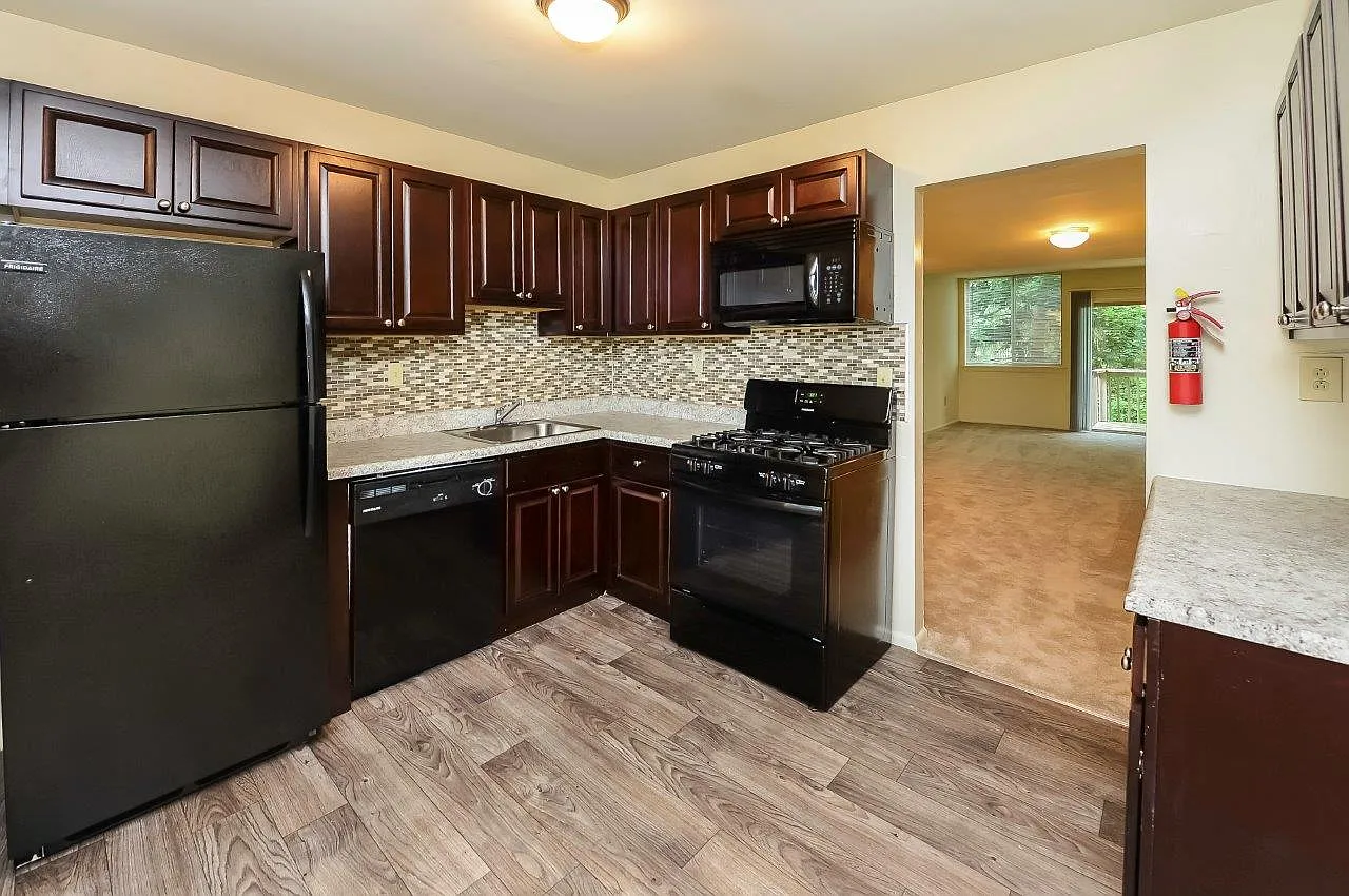 Briarwood Apartments and Townhomes — Photo 4