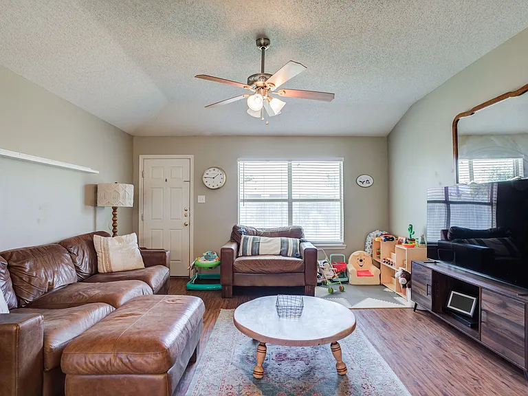 505 N Iola Ave — Photo 22