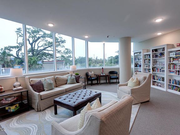 5th image of 2668 Beach Blvd
