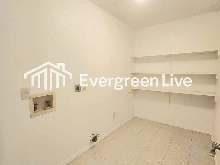 2144 Tesuque Ct — Photo 7