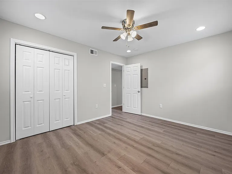 2615 Ektom Dr #B — Photo 13