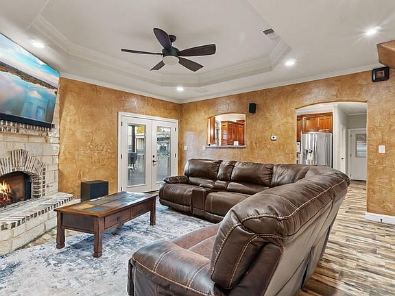 5th image of 2604 Holly Dr