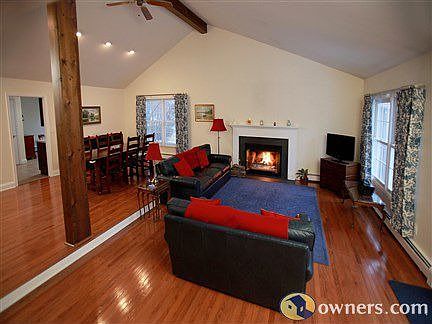 Spacious Lounge w/ Fireplace, Skylight & Walkout Deck