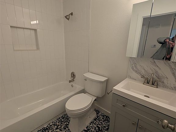 4th image of 2905 Parker Ln APT B