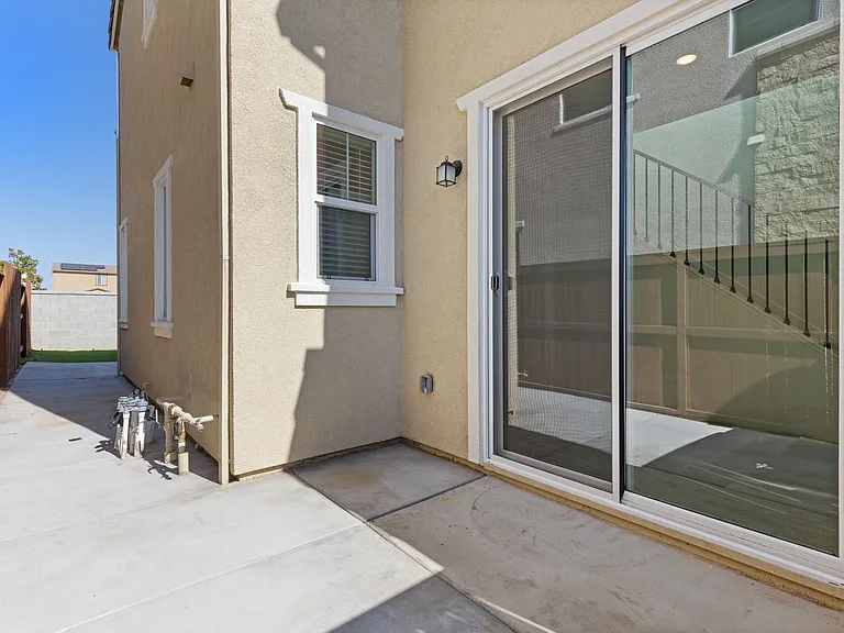 1072 Caraballo Dr — Photo 40