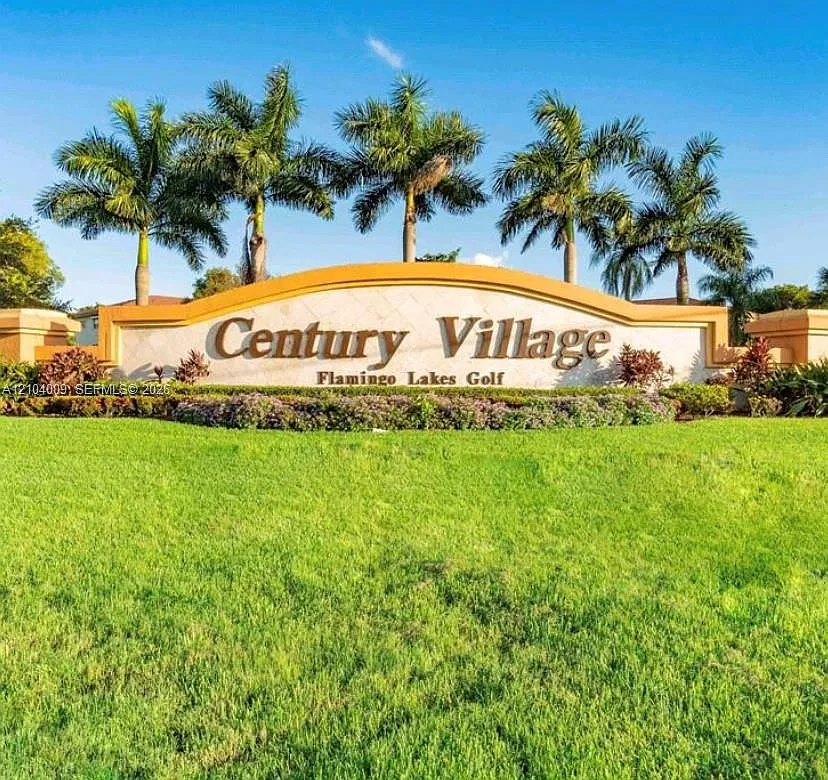 Cambridge At Century Vill — Photo 1