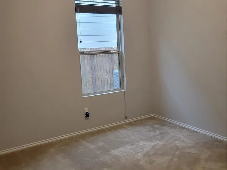 221 Compania Dr — Photo 20