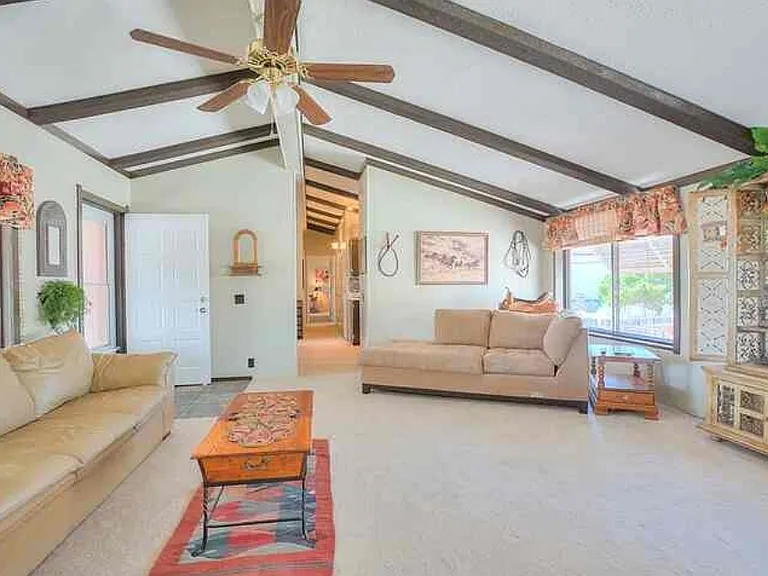 1 Serena Dr SE — Photo 5