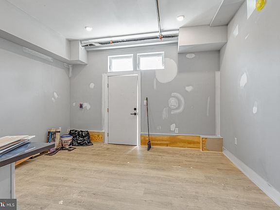 5th image of 3965 Lancaster Ave #104
