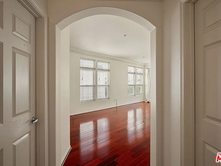11737 Goshen Ave #302 — Photo 15