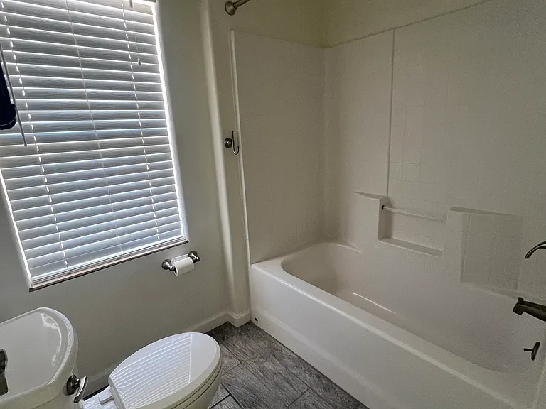 931 N 1st Ave — Photo 10