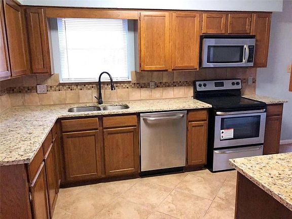 5th image of 4071 E Meadow Dr