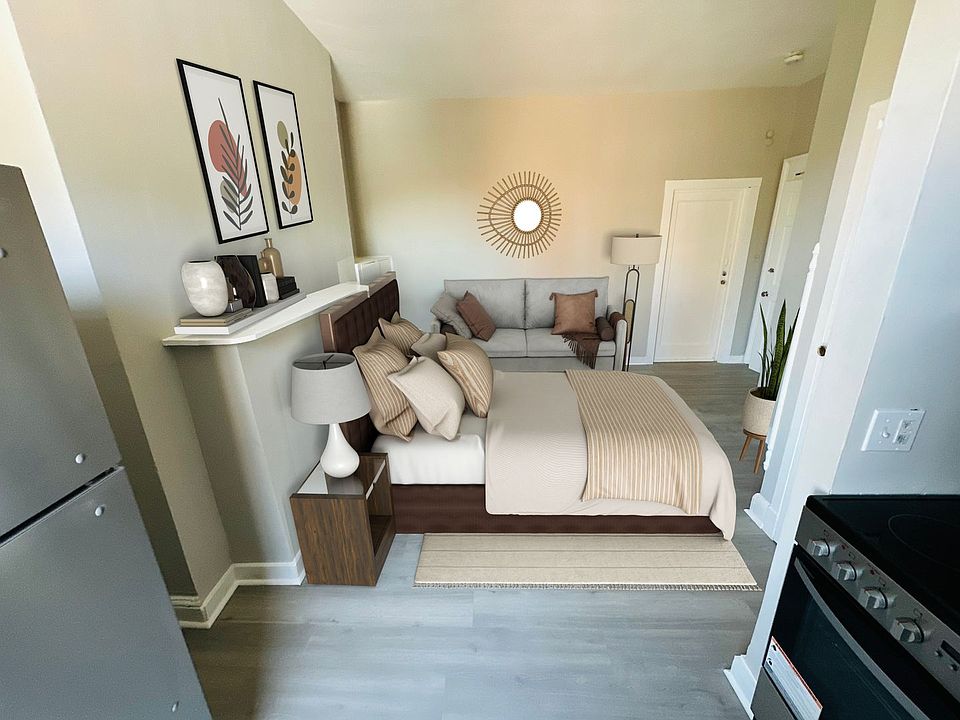 2nd image of 218 W Monument St #8