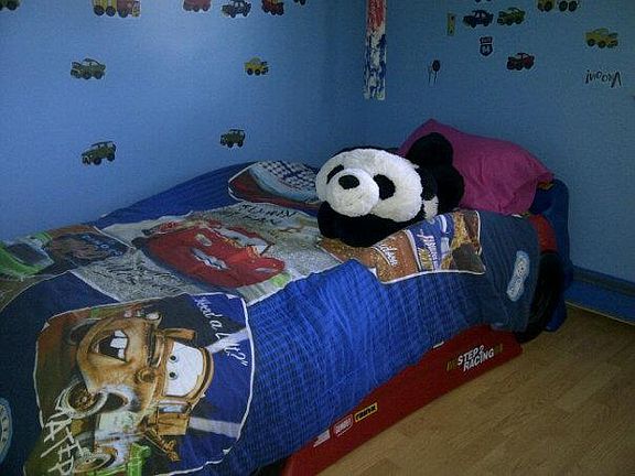one of 5 bedrooms