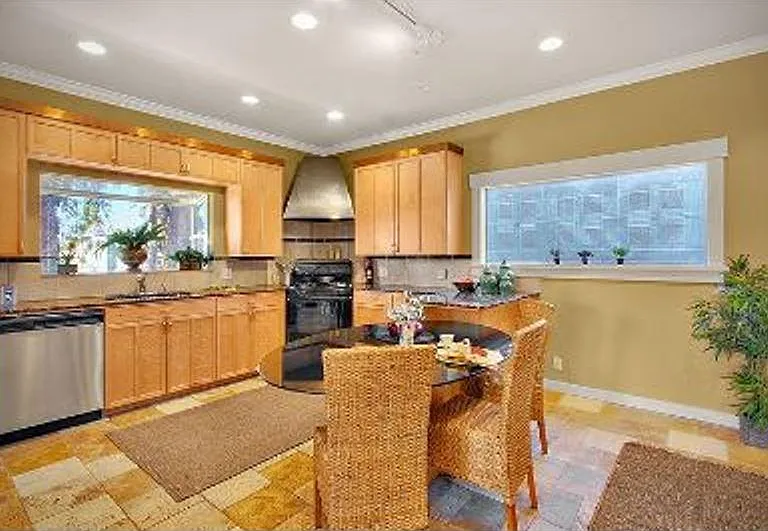 5400 1st Ave NE — Photo 3