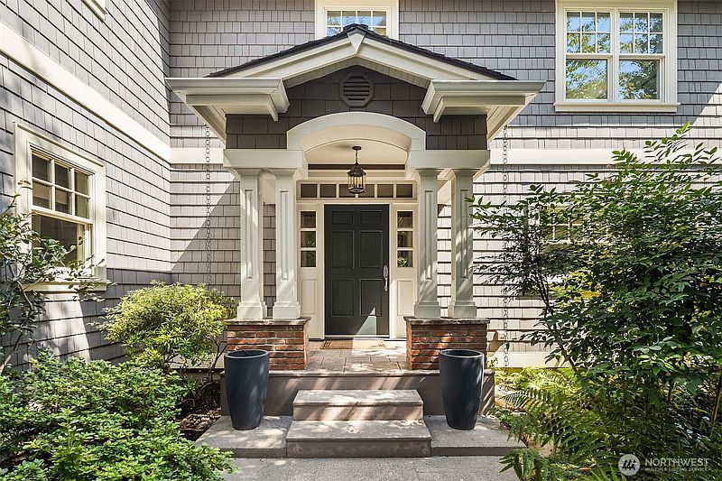 2nd image of 2018 Broadmoor Drive E