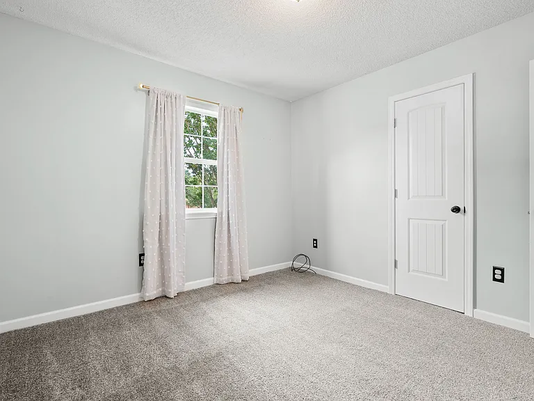 525 W Fresno St — Photo 13