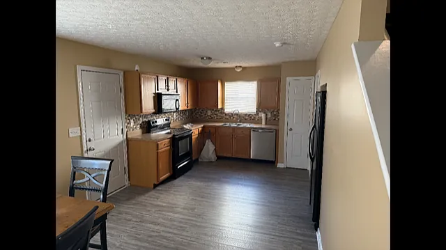 3903 Hay Market Dr — Photo 3