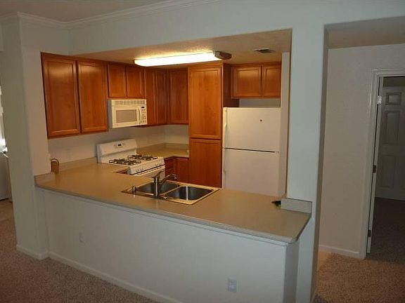 4th image of 5201 Laguna Oaks Dr Unit 37